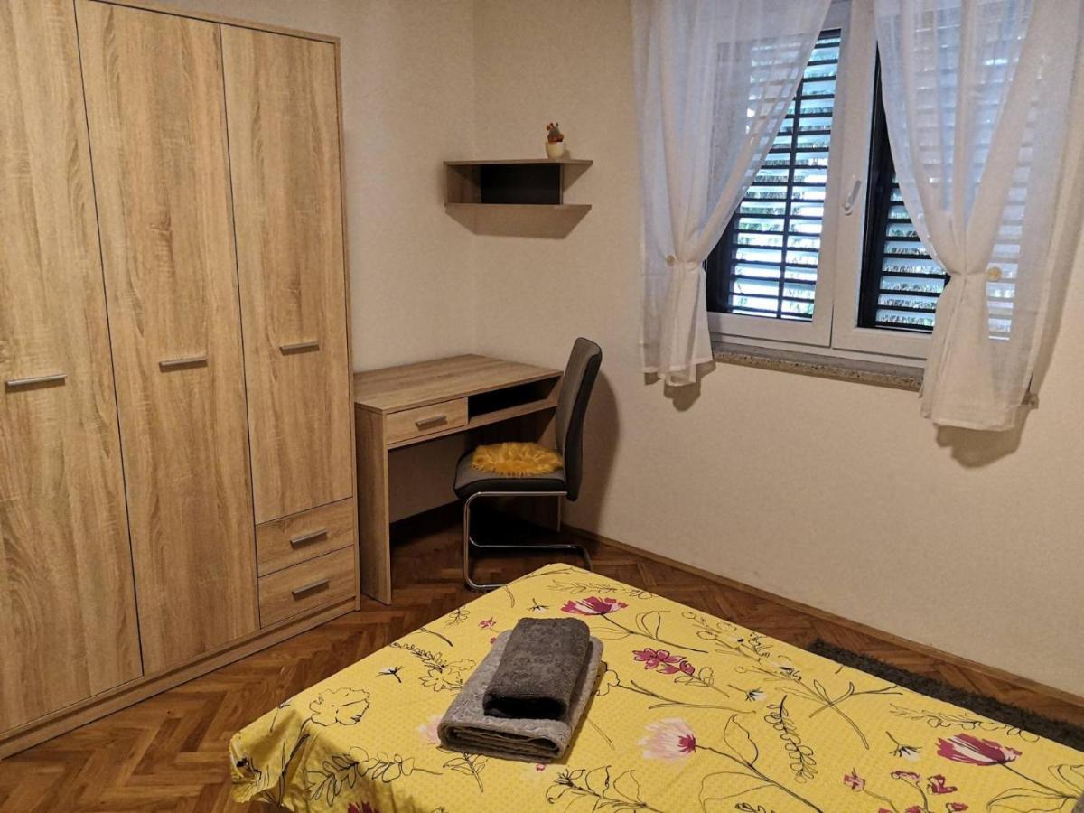 Eugenia Apartment Pula Ngoại thất bức ảnh